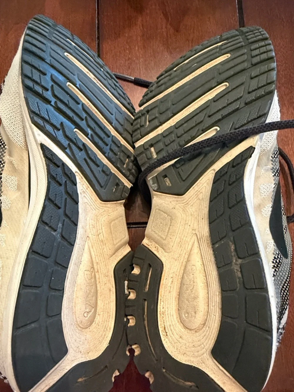 Brooks Woman’s Black and White Knit Athletic Running Shoes/Oreo
